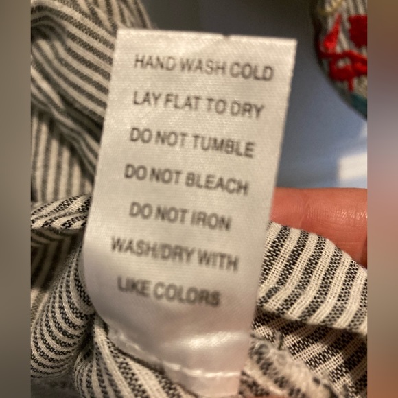 Unique RD Koko Puffy Sleeved Embroidered Top - Size S - Picture 8 of 9